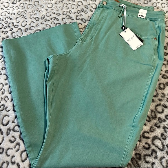 Judy Blue Breakfast at Tiffany's Topaz High Rise Tummy Control Flare Jeans - Picture 3 of 6